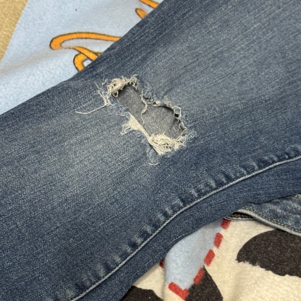 Universal Thread Ripped Denim Jeans - Picture 7 of 7